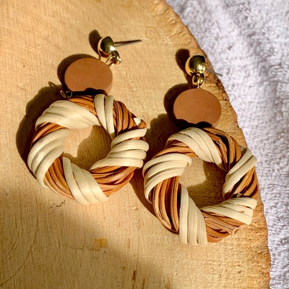 Jewelry - 🧺 Ethnic Wicker Brown Cream Dual Colored Twist Circle Drop Earrings